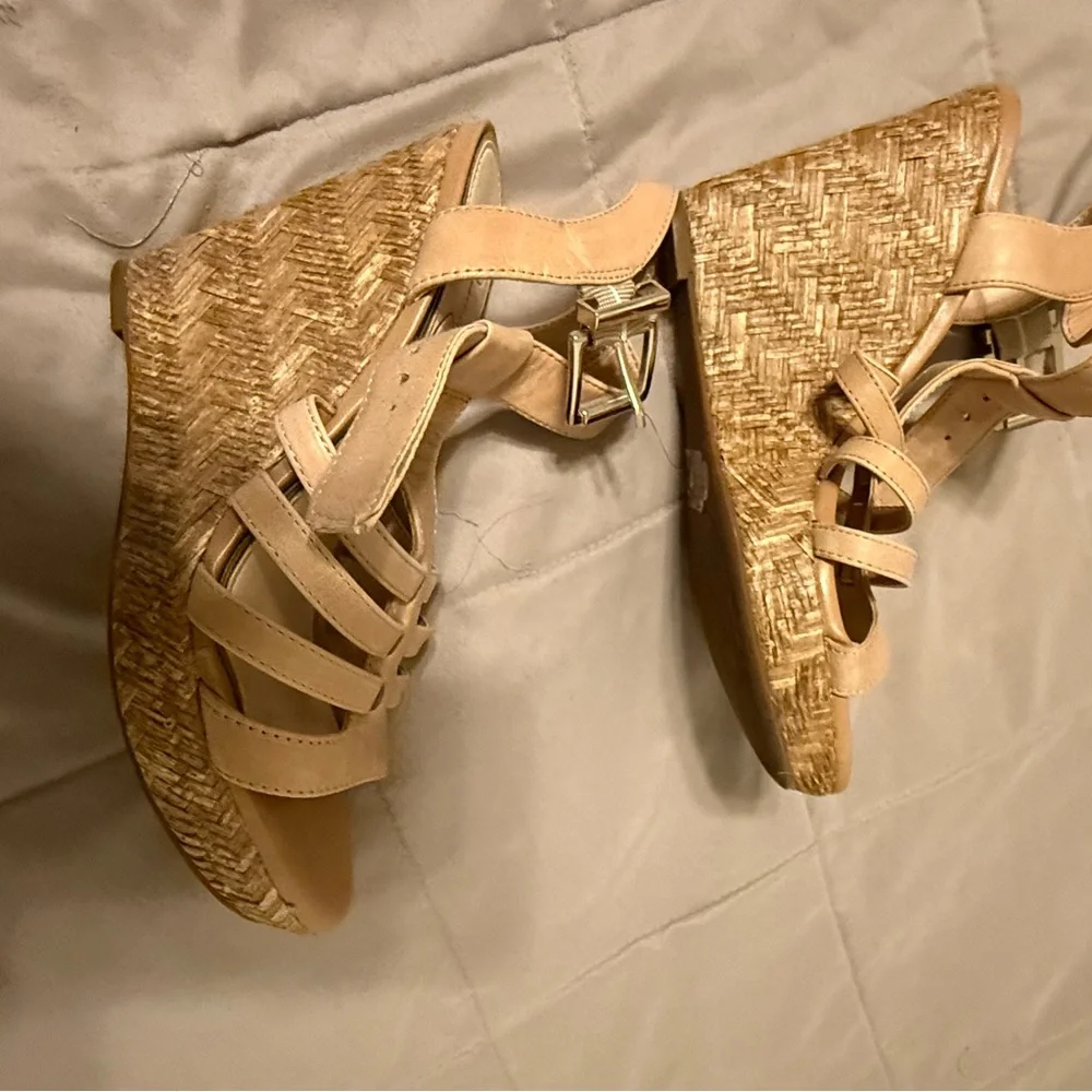 Jessica Simpson Jenna nude gladiator style platform wedge sandals EUC 7.5